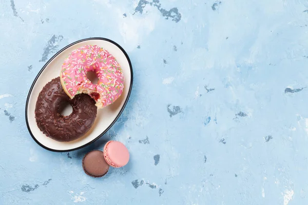 Macaroons ve renkli donut