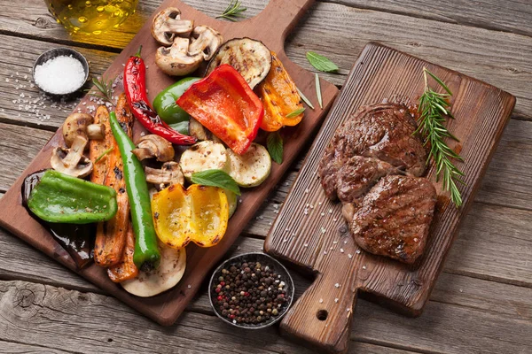 Gegrilde groenten en biefstuk — Stockfoto