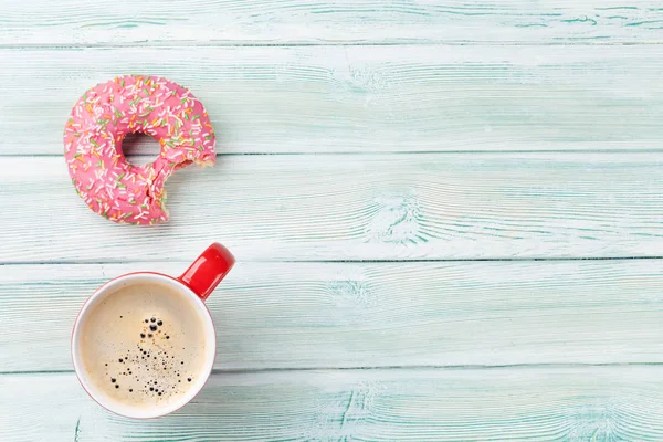 커피 잔 과 도넛 — 스톡 사진