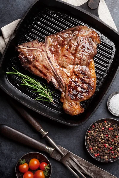 Filete de hueso en T a la parrilla —  Fotos de Stock