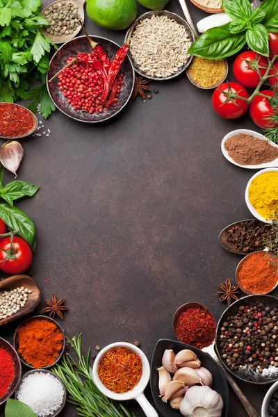 renkli baharat ve otlar