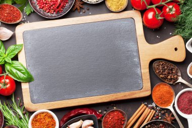 Baharat ve otlar kase 