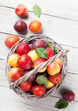 şeftali ve Erik sepeti