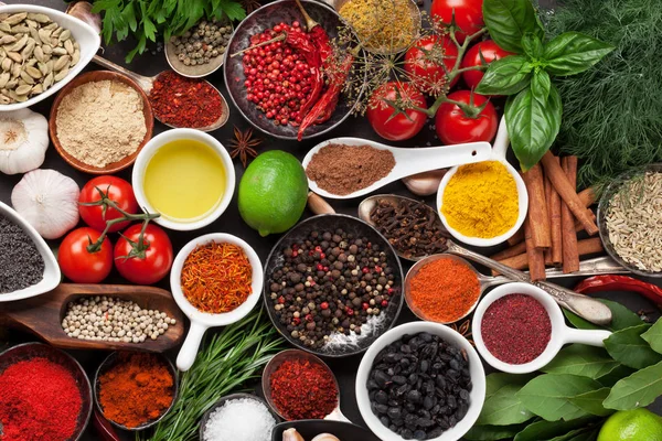 baharat ve otlar kase ve kaşık