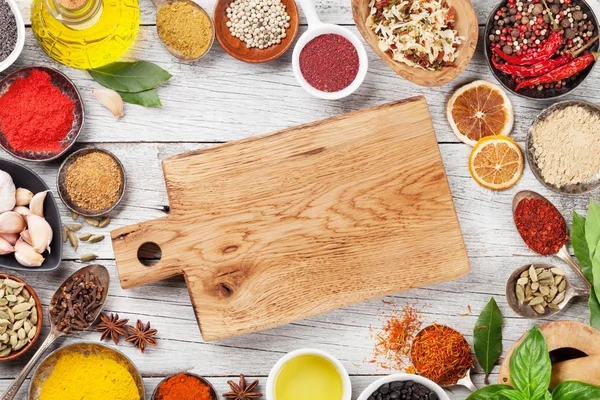 baharat ve otlar kase ve kaşık