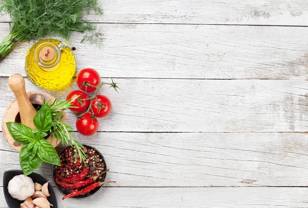 토마토, 올리브 오일, 허브와 향신료 — 스톡 사진