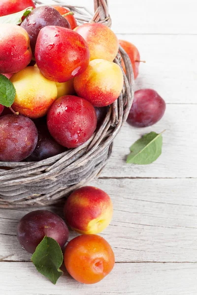 şeftali ve Erik sepeti