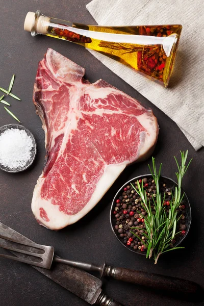 Bistecca cruda di t-bone — Foto Stock