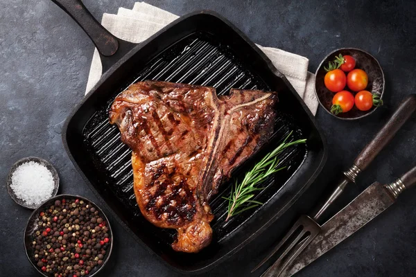 Gegrilde t-bone steak — Stockfoto