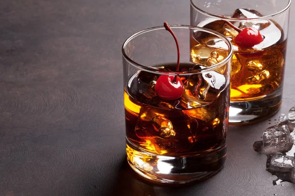 Manhattan cocktail med whisky — Stockfoto