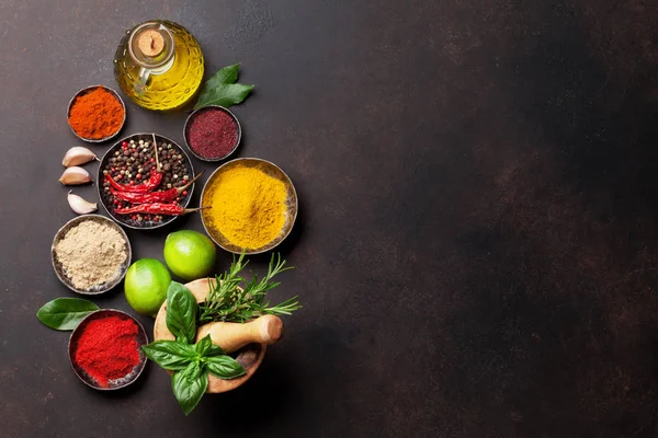 Baharat ve otlar kase