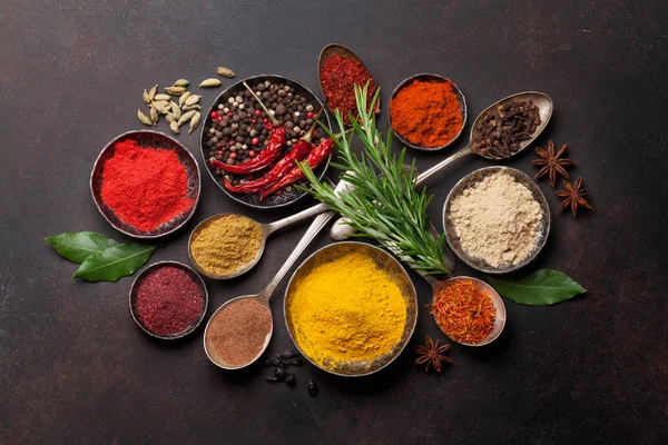 Baharat ve otlar kase