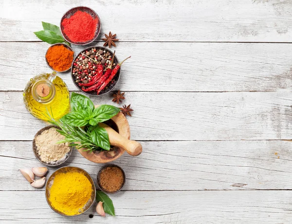 Baharat ve otlar kase