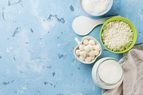Panna acida, latte, yogurt e cagliata — Foto Stock