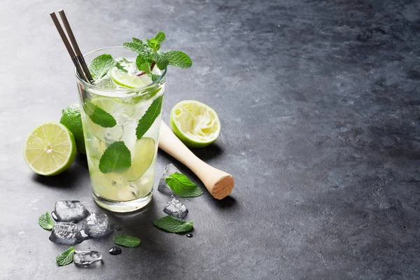 Ποτήρι κοκτέιλ Mojito — Φωτογραφία Αρχείου