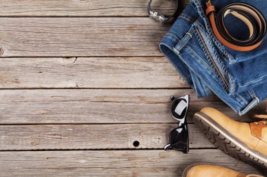 Erkek kot pantolon, Ayakkabı ve gözlük 