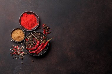 Baharat ve otlar kase