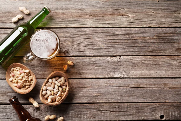 Bierkrug und Snacks — Stockfoto