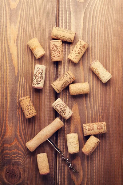 Wine corks and corkscrew — Stock Photo, Image