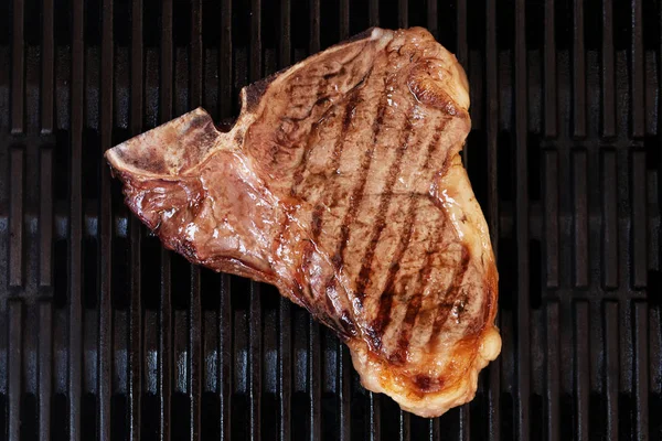 Bife grelhado em T-bone — Fotografia de Stock