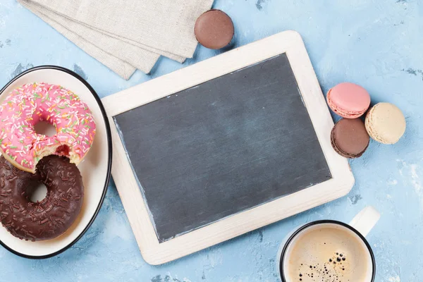 Kara tahta, kahve ve çörek