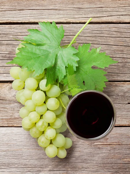 Wijnglas en druiven — Stockfoto