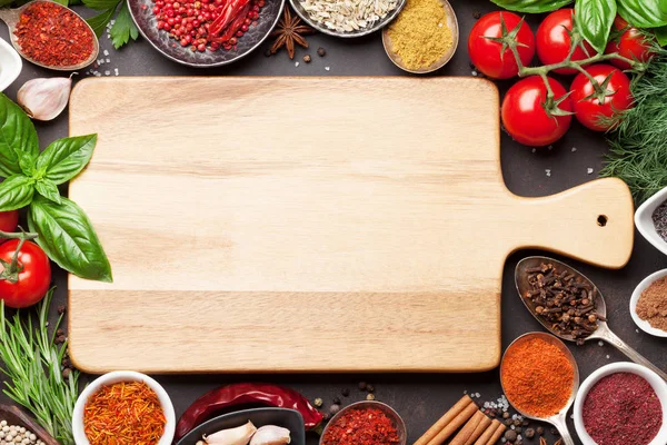 Çeşitli baharatlar ve otlar.