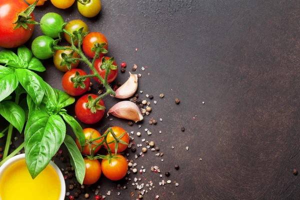 Tomaten, basilicum en specerijen — Stockfoto