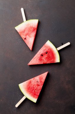 taze karpuz dilimleri