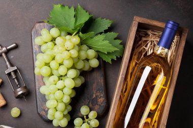 Ben beyaz şarap şişe