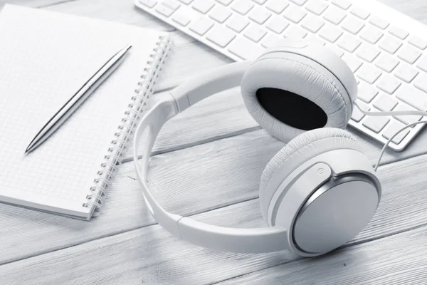 Headphones, notepad and pc — Stock Photo, Image