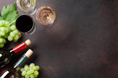 Şarap kadehi ve üzüm