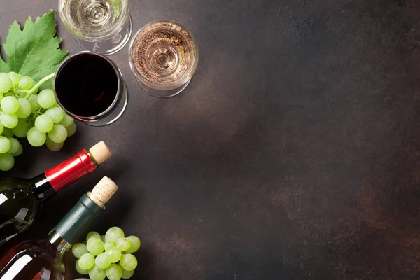 Şarap kadehi ve üzüm