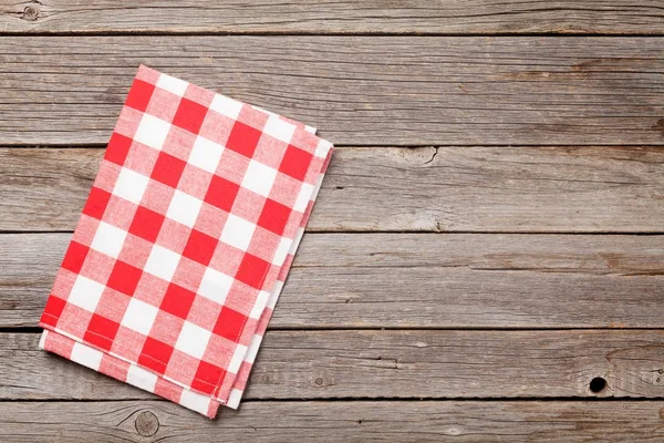 Mutfak havlusu ahşap masada.