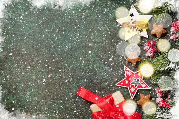 Abeto, galletas y caja de regalo —  Fotos de Stock