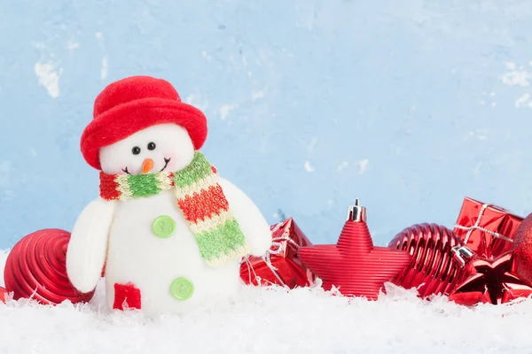 Jul bakgrund med snögubbe — Stockfoto