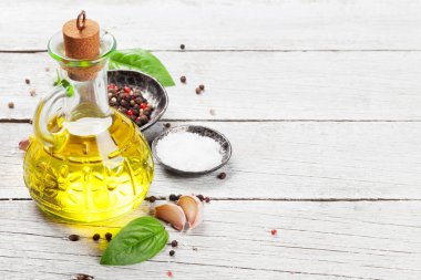 Zeytinyağı, biber ve tuz 