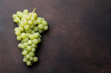 Üzüm taş zemin üzerine