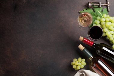 Şarap kadehi ve üzüm