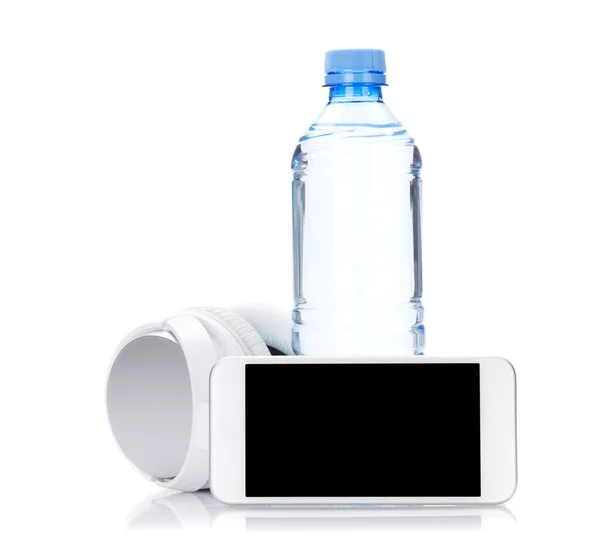 Smartphone, láhev s vodou a sluchátka — Stock fotografie