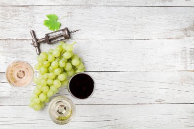 Şarap kadehi ve üzüm