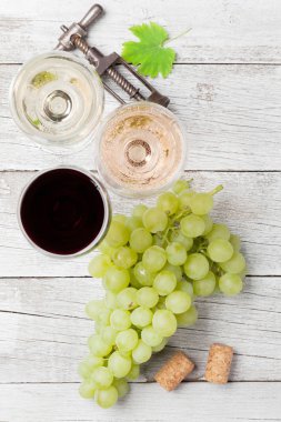Şarap kadehi ve üzüm