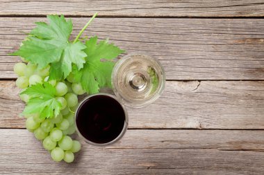 şarap, gözlük ve üzüm