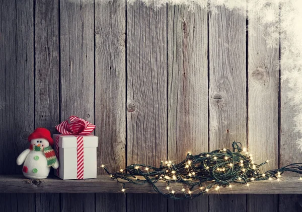 Luces de Navidad y caja de regalo —  Fotos de Stock