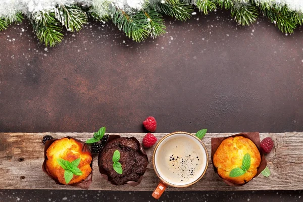 Arbre de Noël, muffins et café — Photo