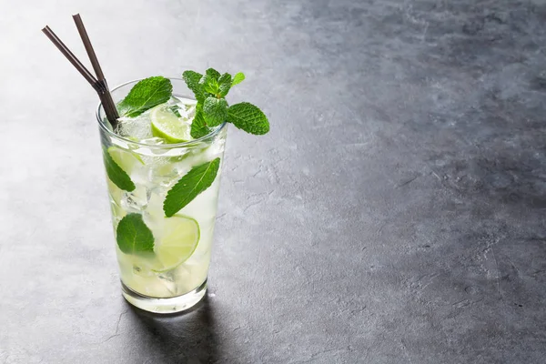 Ποτήρι κοκτέιλ Mojito — Φωτογραφία Αρχείου