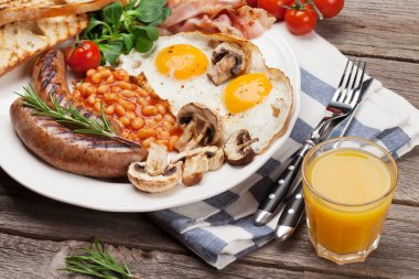 Kızarmış yumurta, sosis, pastırma