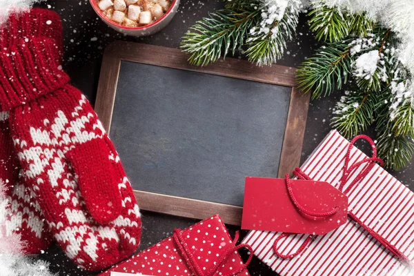 Karácsonyi fenyő fa és chalkboard — Stock Fotó