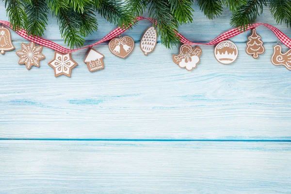 ジンジャーブレッドクッキーとクリスマスの背景 — ストック写真