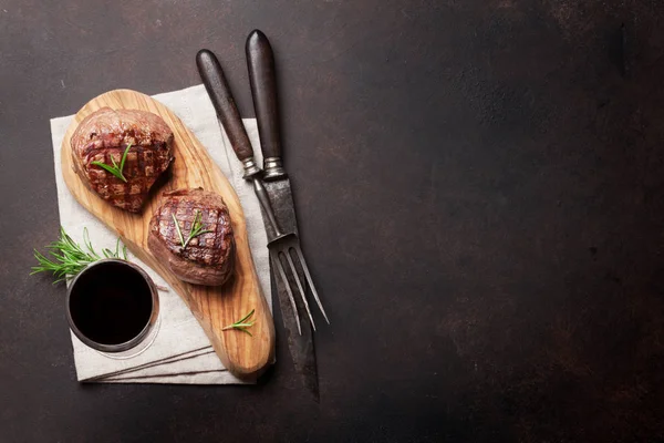 Grilled fillet steak with wine — Stock Photo, Image